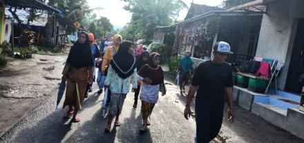 Milad Muhammadiyah ke 107 Tahun, Angkatan Muda Muhammadiyah Dahromo  Mengadakan Jalan Sehat